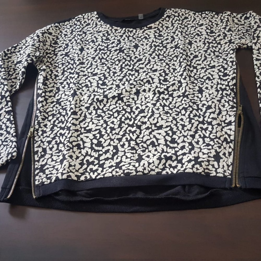 Dex Women  Shirt with side slits-NWOT